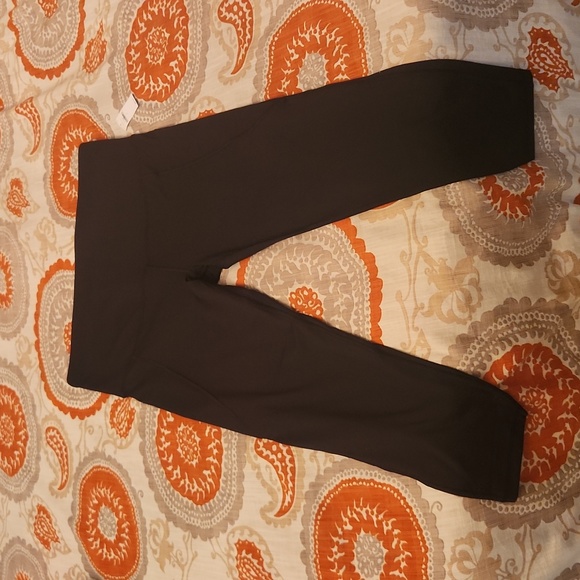 Maternity GapFit Full Panel Blackout 7/8 Leggings - Large - Picture 3 of 7